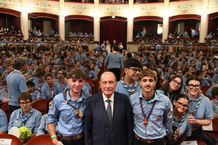 Giovani, Schifani: «Circa 12 mila under 40 rientrati in Sicilia negli ultimi 5 anni, massima attenzione del governo per i giovani»