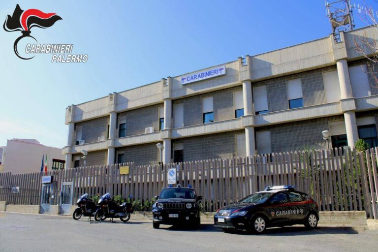Carabinieri. Diviteto di avvicinamento con braccialetto elettronico