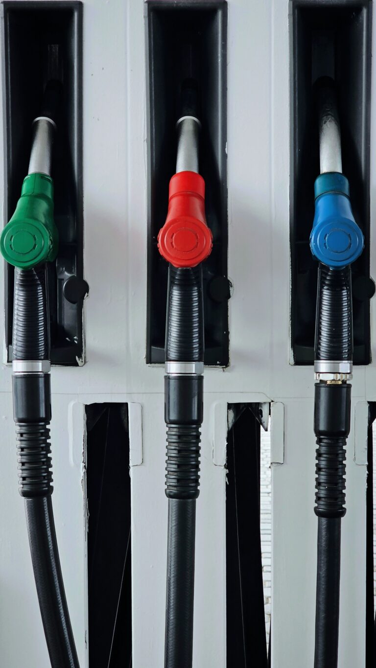 Caro carburanti, pronti 15 milioni per gli autotrasportatori: rimborsi fino a 50 mila euro e copertura fino al 70 per cento dei maggiori costi